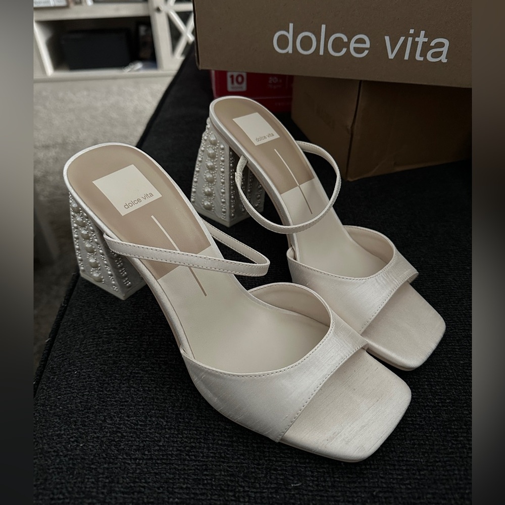 NWT Dolce Vita Jemmy Pearl Vanilla Silk Heels - Picture 3 of 9
